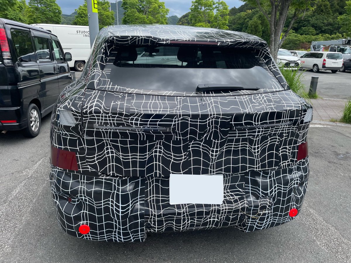 Fk7Honda's tweet photo. コレはなんだろか？
BMWは間違いない。 https://t.co/xOtt0IJBng