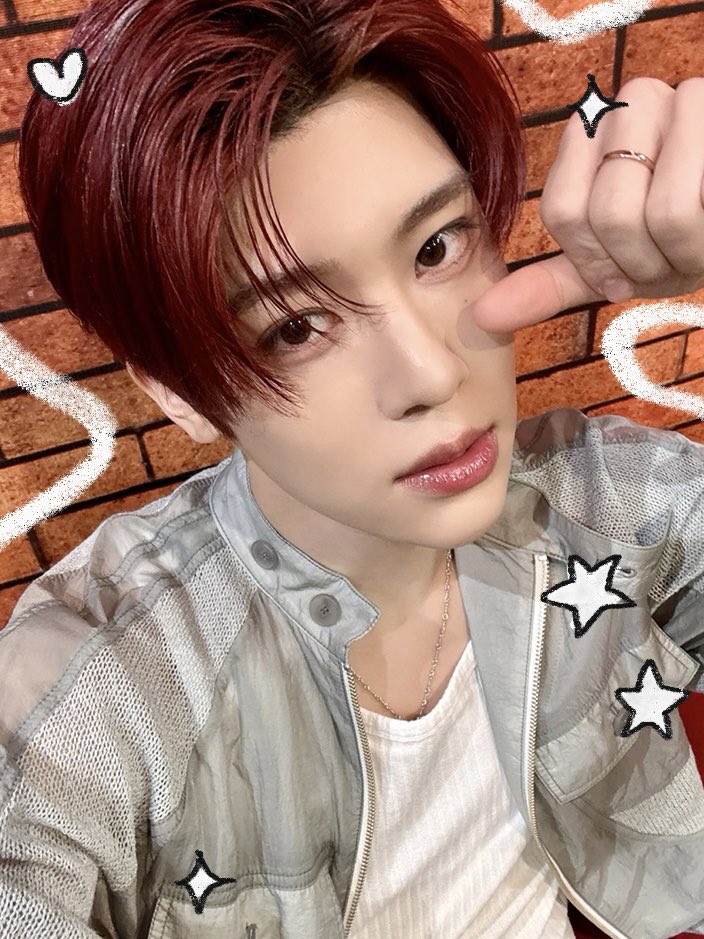 히어 tweet media