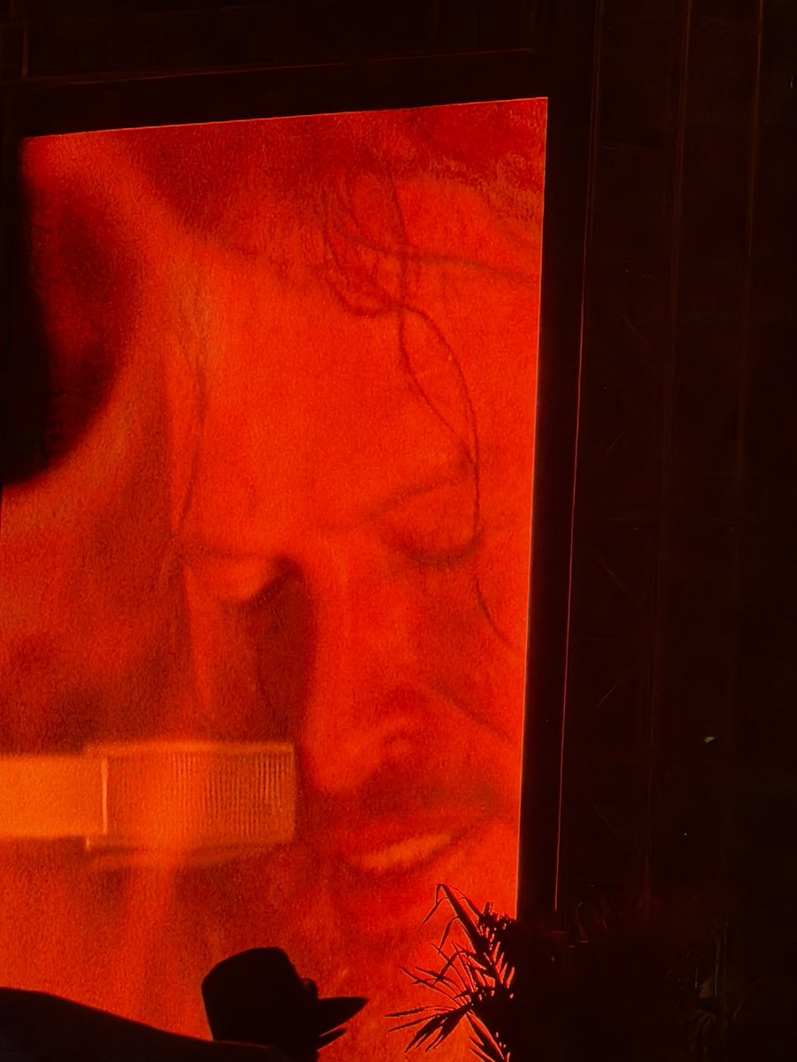 l1ndola's tweet photo. heres some toro from the screen https://t.co/bwfh5IB888