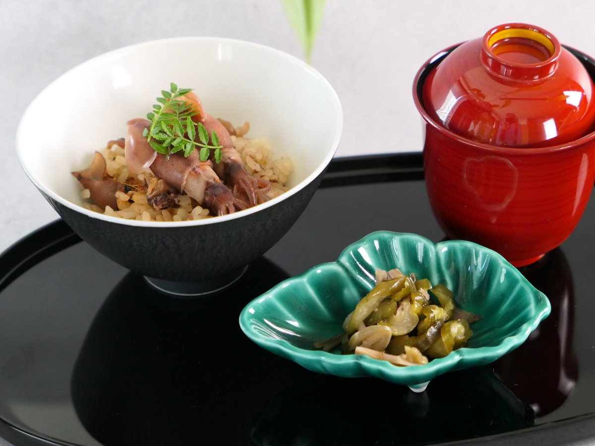 PearlstarAtami's tweet photo. 風薫る季節、熱海で味わう初夏の会席。無花果、鮑、金目鯛、静岡牛、蛍烏賊——
旬の恵みを、一皿ずつ丁寧に仕立てた
「麦秋会席」をご用意しております。海を望む空間で、季節の味わいをお愉しみください。
日本料理 舳 MIYOSHI 
ご予約はこちら
https://t.co/i7TO6596JV https://t.co/K73YII8gcw