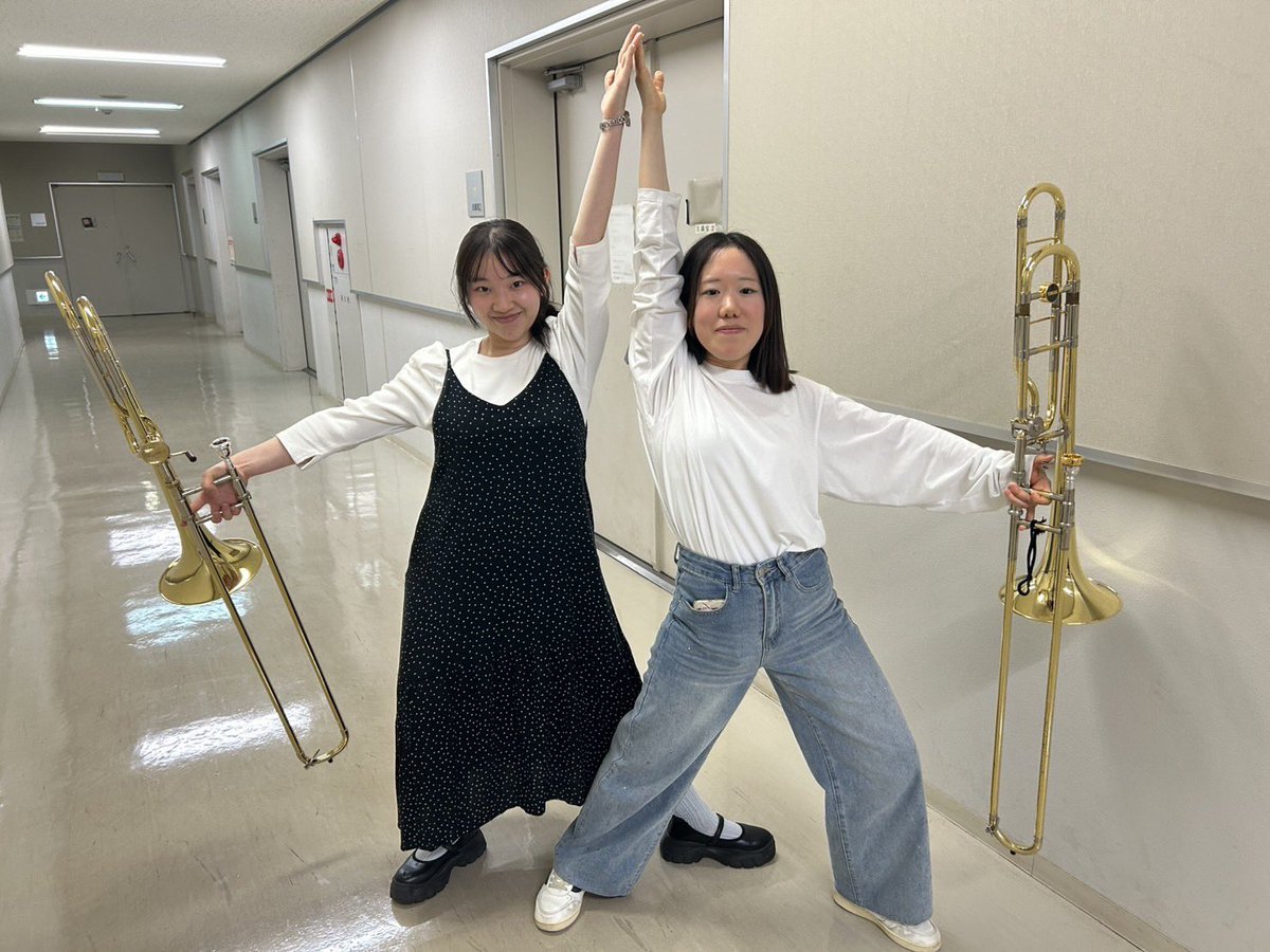 ycuorch's tweet photo. 本番まであと11日！

こんにちは！トロンボーンパートです✨️
旋律でも和音でも大活躍！さまざまな音色を表現できるよう頑張ります🎶とくに新世界よりは美味しいところ沢山なのでぜひご注目ください！
舞台右側ひな壇、伸び縮みするスライドが目印！かっこいい音届けます！乞うご期待♡
#よこいちおけ https://t.co/nzI4t02UKm