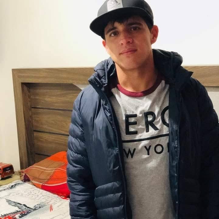 MexHomeless's tweet photo. Chacalito guapo con rica verga RT para más #gay #chacal #curioso https://t.co/9zClTOByWT