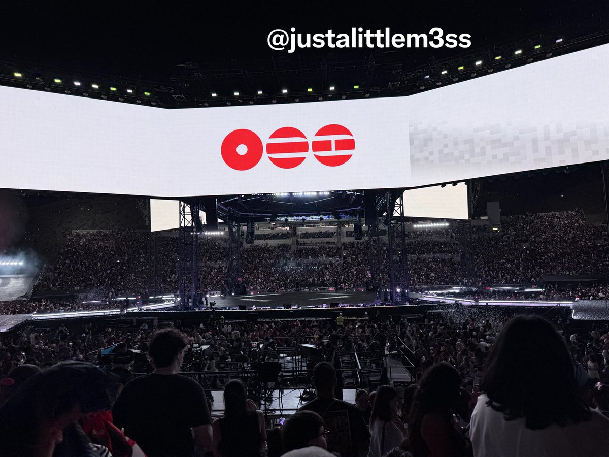 justalittlem3ss's tweet photo. Hoy hace una semana fue el mejor día de mi vida 😭 
Esta fuerte la depresión post concierto, ayuda https://t.co/CQ0Jig2I5m