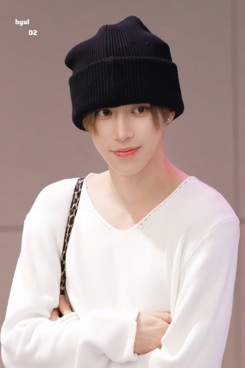 유니 tweet media