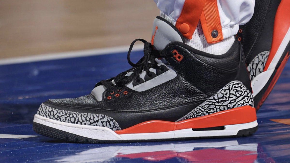 JustFreshKicks's tweet photo. What’s the craziest pair of shoes he wore in game? 😮‍💨 https://t.co/FJhYerCHh3