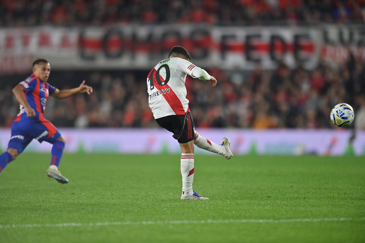 RiverPlate_hist's tweet photo. 2️⃣4️⃣ goles en 134 partidos con la camiseta del millonario. Juan Fernando Quintero señores 🇨🇴 @juanferquinte10.
Hoy salvó la ropa, como tantas otras veces. Partido atípico, insólito, hoy sí la suerte estuvo de nuestro lado #River https://t.co/daUsJFkJEO