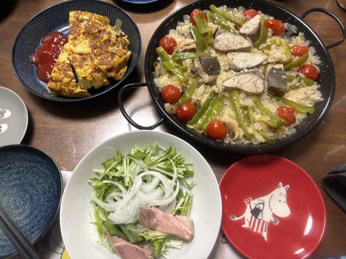rierm's tweet photo. 予定詰め詰め！頭から湯気出る！なんだか息を抜く暇がないぞ。意識的に電源オフらねば。昨日はせっかく家にあるパエリアパンも使ってスペインお夕飯にした。我ながら美味！美味であった！！！ https://t.co/BE82jbiEX5