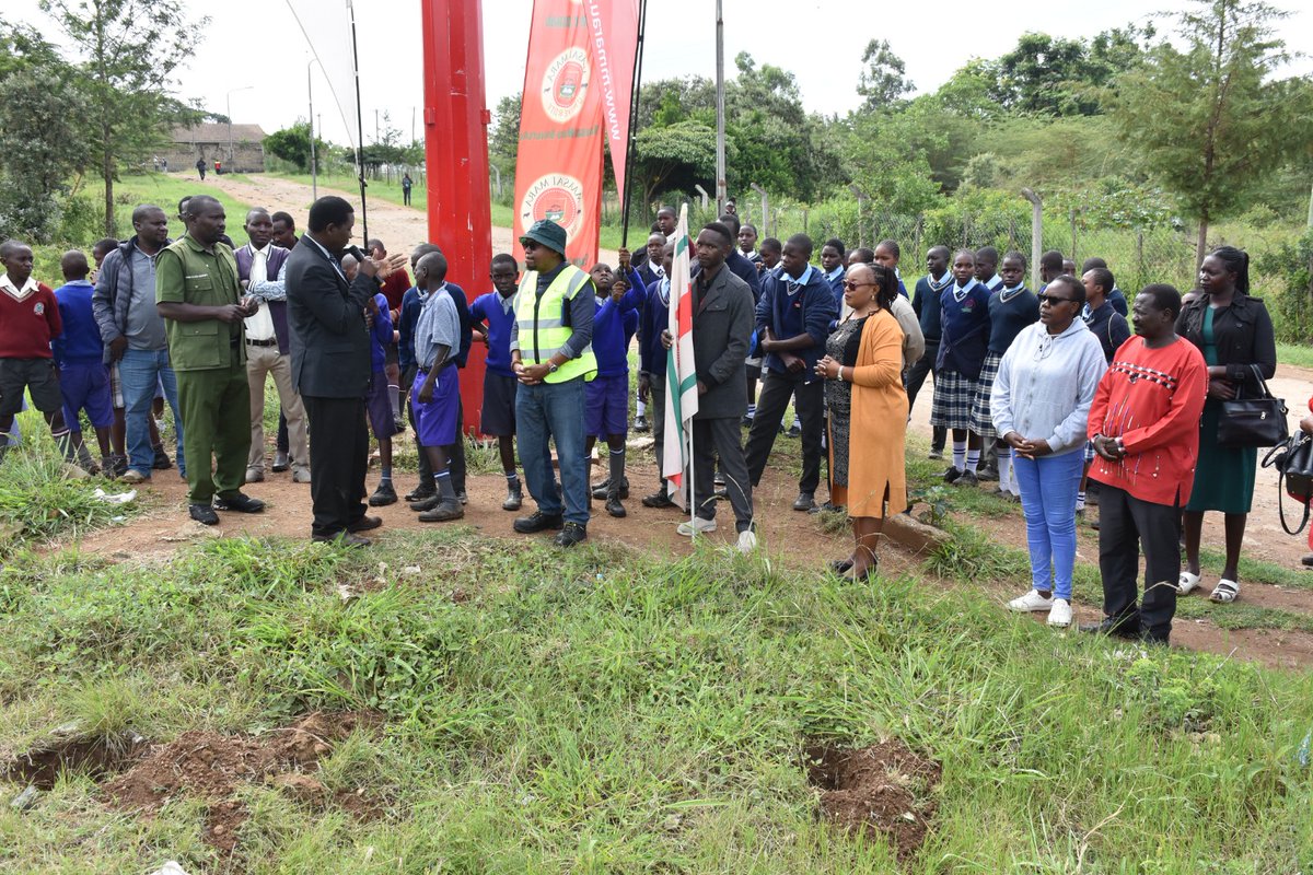MMaraUniversity's tweet photo. @SafaricomPLC partnered with @MMaraUniversity to plant trees as part of a exercise aimed at promoting environmental conservation and climate action. The initiative brought together university staff, students, Safaricom representatives, and pupils from nearby primary schools. https://t.co/g59wdjeTmc