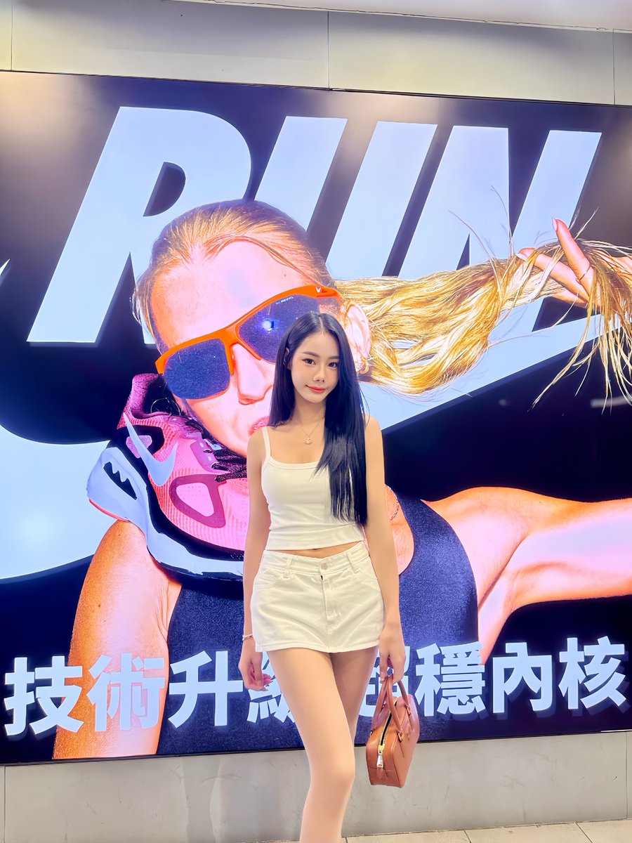Bebe9735's tweet photo. 你想見我🇹🇼
#台北三性 #西門 #三性 #開罐 #ladyboytaiwan https://t.co/yMdJ9axuct