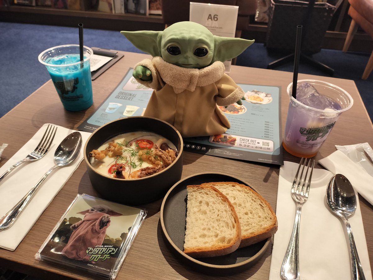 5252Dance's tweet photo. マンダロリアンカフェのクラムチャウダーが美味しかったので、家でも作ってみました(笑)
2枚目の写真���お店のもの。お店の方が確実におしゃれだけど、タコ足のニョロニョロ具合増幅させたので、これで勘弁してくださいw
#マンダロリアンアンドグローグー #スターウォーズ #mandalorian #grogu https://t.co/HbnzwfXVe0