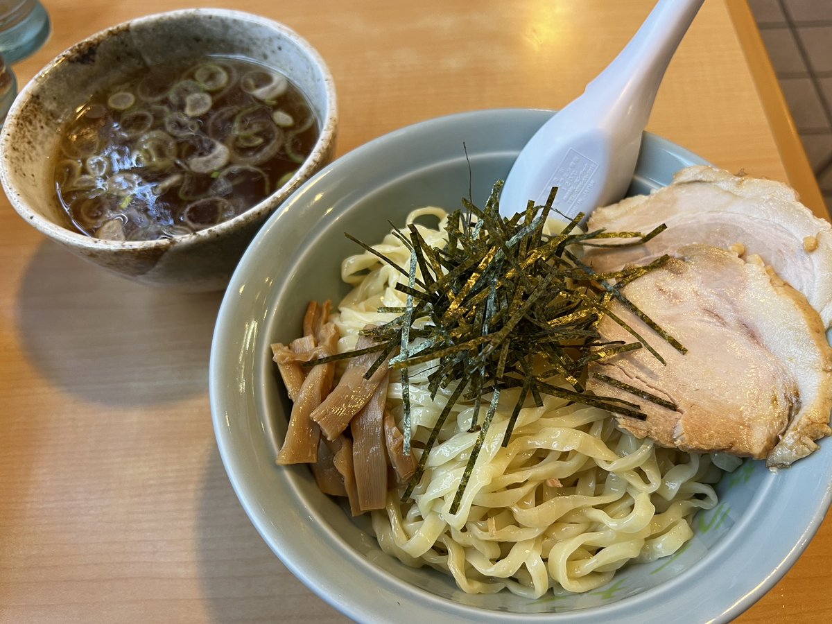 bubukuro007's tweet photo. 榮ラーメン（久喜市）しょうゆラーメンとつけめん
衝撃受けた絶品の青竹手打ちウネり幅広麺
https://t.co/UwDYdt2Xm5 https://t.co/AjCe13IjgW