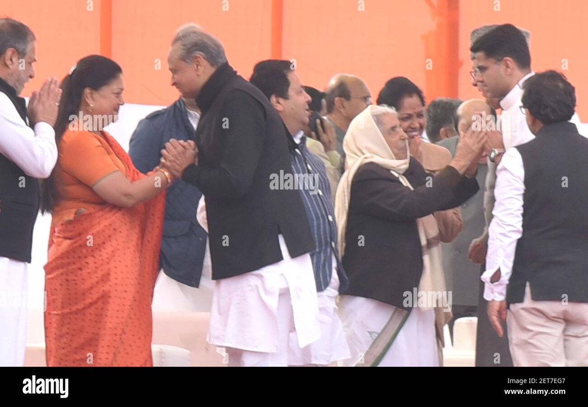 mando10905's tweet photo. Ashok Gehlot attended the swearing-in ceremony of Bhajanlal Sharma.
Likewise, Vasundhara had earlier also attended Gehlot's oath ceremony in 2018.
It's a long standing tradition in Rajasthan. https://t.co/Fm5lajcQfX