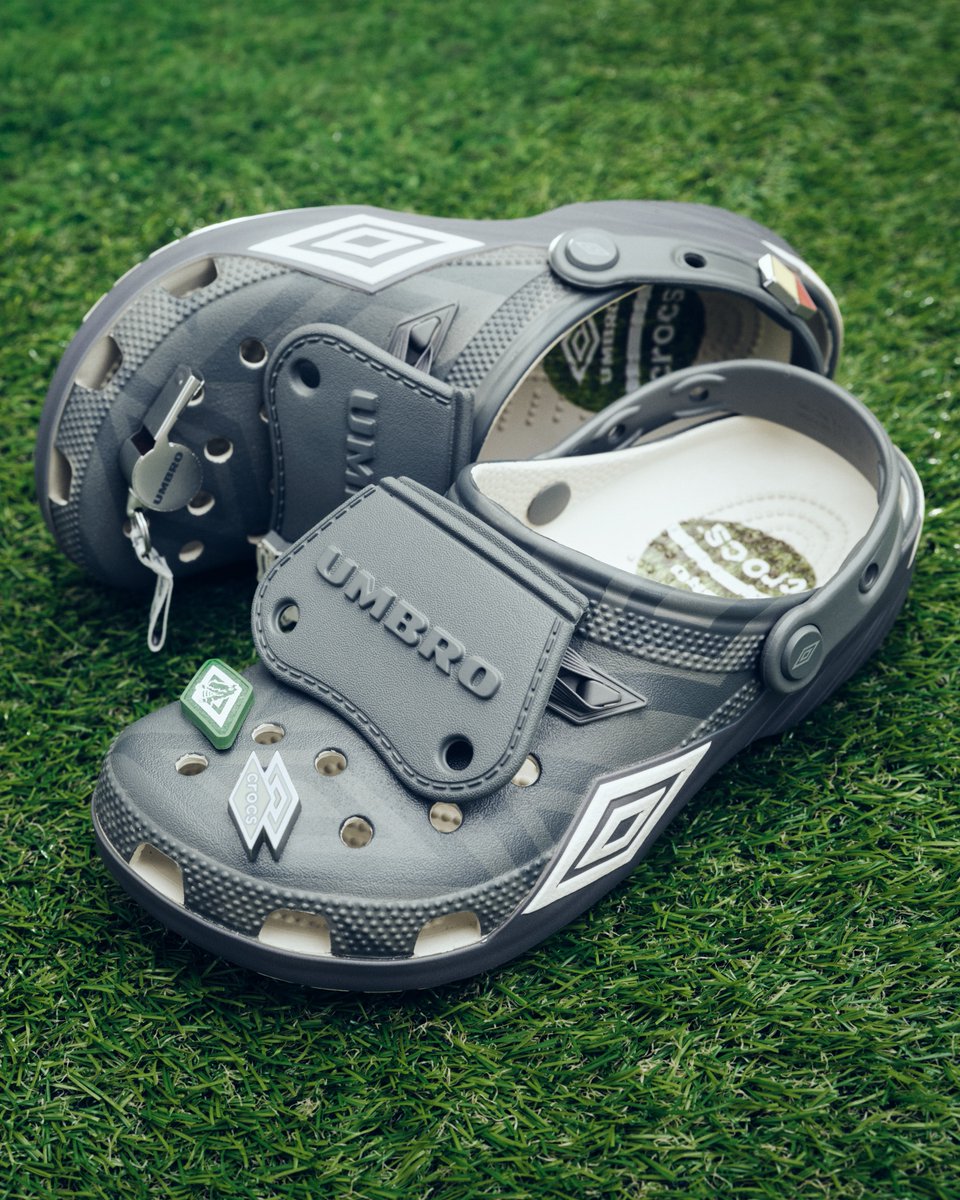 crocsJP's tweet photo. 【Umbro× Crocs】 
5月8日に発売開始となったumbroとのコラボモデル。
ABC-MARTではGRAND STAGE 銀座店で限定展開中！

#Umbro #Crocs #クロックス #abcmart #abcマート https://t.co/EMOSS3cPm0