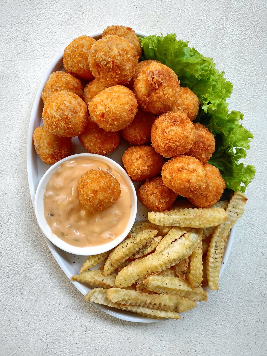 fullwijsmanII's tweet photo. Belom ada yg bener nih jawabannya 😆😆

Ini tuh aku bikin
🧆Cordon bleu bites🧆
Kata aku ini lebih gurih karena diadonanya ada campuran smoked beef nya.
Resep aku drop di bawah yaa👇🏻👇🏻 https://t.co/91KJ3P4FKb
