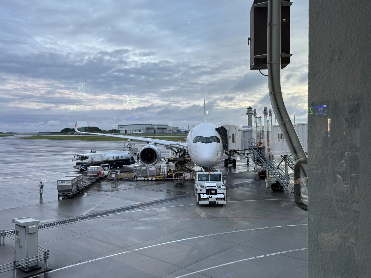 JURabbit_Photo's tweet photo. Now boading！
JL918 heading to Tokyo int'l Haneda(HND) from Okinawa Naha(OKA). 

Assigned Aircraft:
JA16XJ Airbus A350-900

4ヶ月ぶりにA350に搭乗！クラスJ課金しました。 https://t.co/QiR0lVlxAf