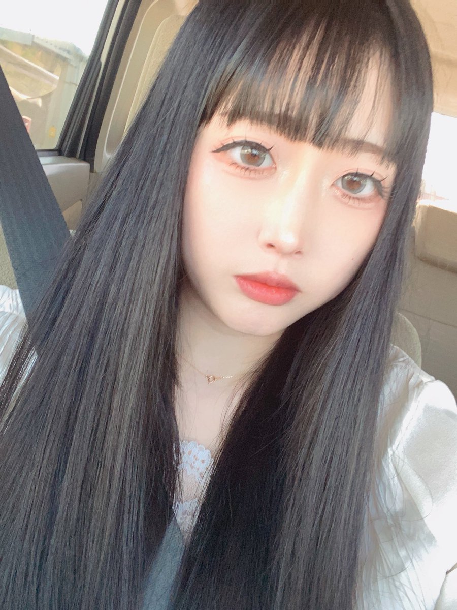 idol_naritai_'s tweet photo. 髪色染めようと思って美容室💇‍♀️💟
ルンルンで髪色変えようとしたらなーんにも変わってない人みたいになった🫥
私のオーダーが悪かったんですけどね？！
もっと変わると思ってた、、、🙄 https://t.co/d5T1QuZT6f