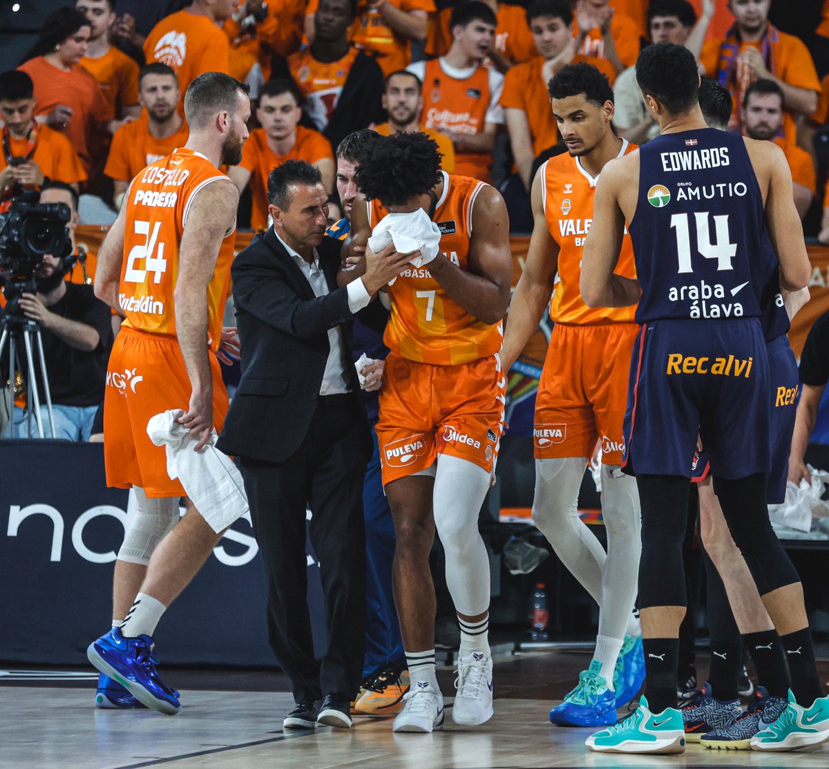 Gigantes del Basket tweet media