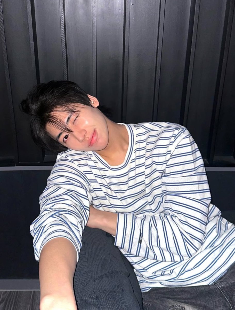 YDH_Global's tweet photo. 📷 250511 YDH UPDATE

"시간이 들겠지" ~ It takes time.

👀 See Donghwa's IG post to hear the 🎧 clip. 
🔗https://t.co/NDAdirRR6b

#YANGDONGHWA #양동화 #梁彤华 https://t.co/aIwKUWM51v