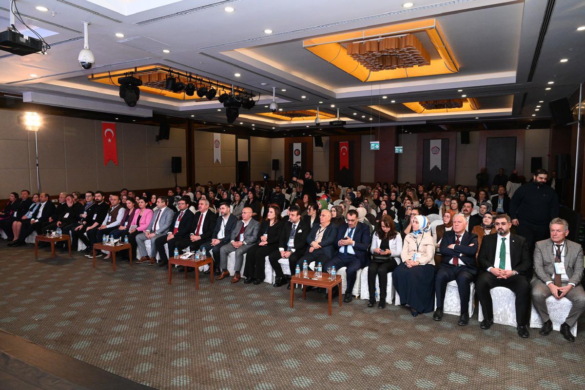 aybuaile's tweet photo. Merkez Müdürümüz Doç. Dr. Fatma Bayraktar Karahan, “İş, Aile ve Sosyal Yaşam Uyumu” oturumlarında moderatör olarak yer aldı.

Detaylar web sitemizde. 🌐 https://t.co/axQluElq8m