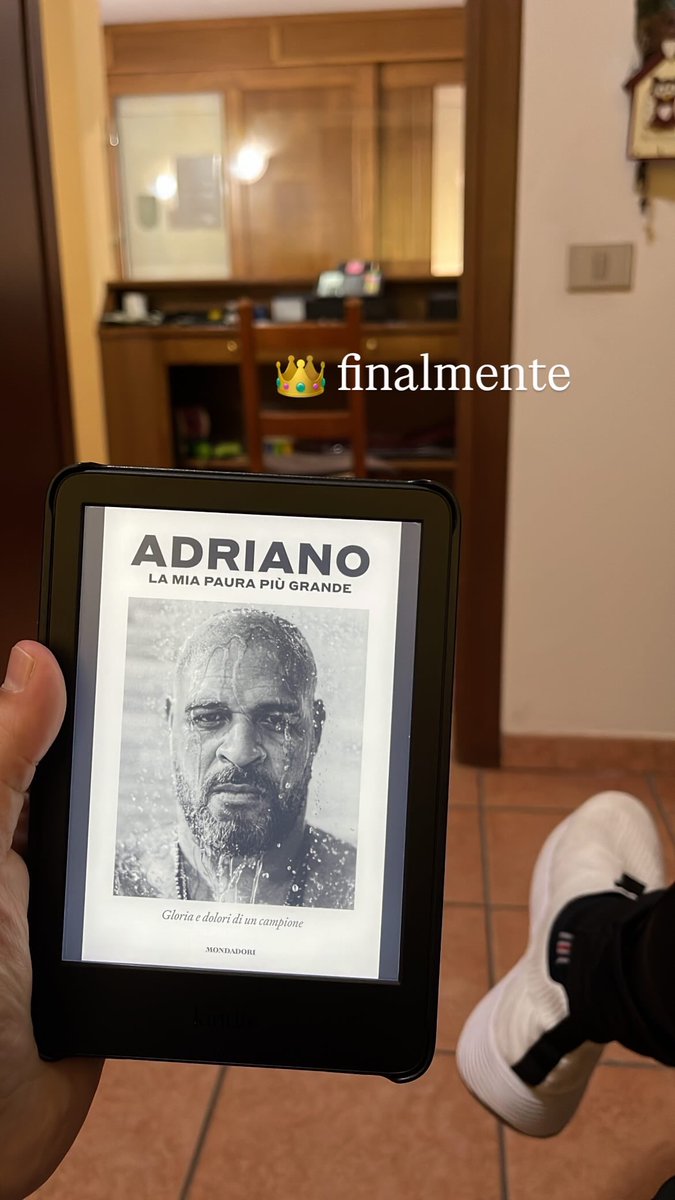 acarboni91's tweet photo. Idolo per sempre @A10imperador 👑 

#Inter #Adriano #kindle https://t.co/q1MtK3RpIw