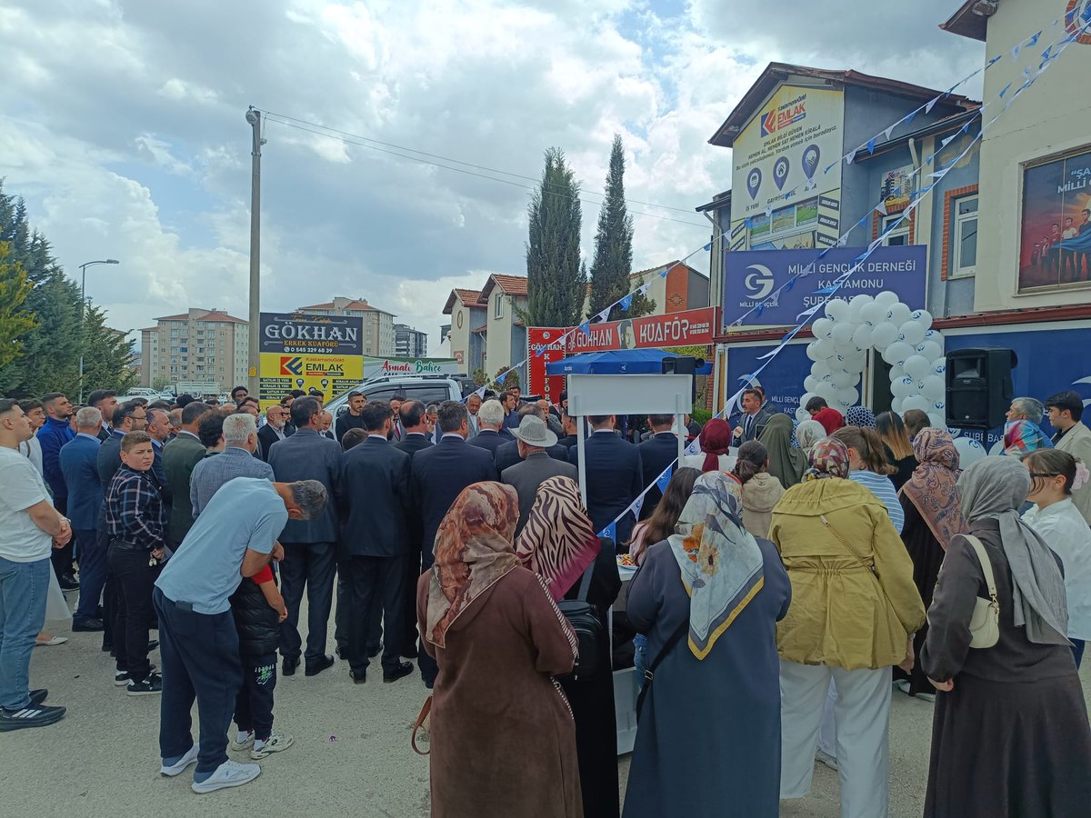 milligenclikmgd's tweet photo. Milli Gençlik Derneğimizin Kastamonu İl Temsilciğinin açılışını, Genel Başkanımız Ahmet Özvatan, Genel Başkan Yardımcılarımız Ali Seyyar ve Muhammed Kemal Kahyalar'ın katılımıyla gençlerimizin ve Kastamonulu hemşehrilerimizin büyük teveccühü içerisinde gerçekleştirdik.

#gençlik #kastamonu #milligençlik