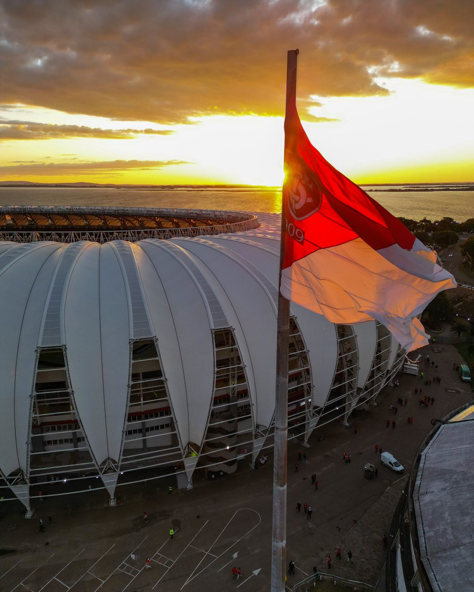 Jefersonline's tweet photo. Bom dia! Tenham uma ótima semana! Fiquem com essa bela imagem do estádio Beira-Rio! 🏟️ https://t.co/4bY4QR6hNt