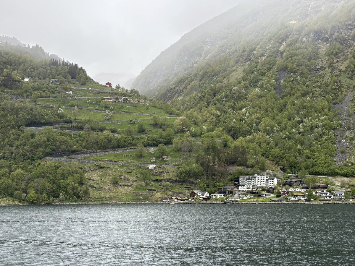 LloydMathias's tweet photo. How’s your Monday morning going? #Fjording https://t.co/h1ChenvQ0c
