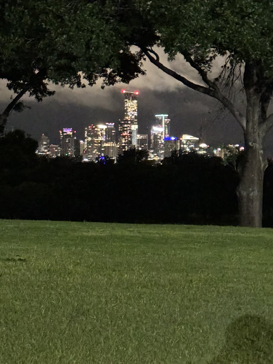 Bwaayirl's tweet photo. #Austin after the huge storm still looks wicked anyone else have no power? #Texas #atx #powerouttage #powerout #storm #Houston #traviscounty #rain https://t.co/5HIZK7wnE4