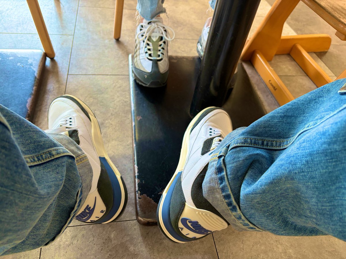 kentach1's tweet photo. 今日のくつ👟✨

10数年ぶりかな
鳥栖プレミアムアウトレットなう

A Ma Maniére ×AJ3
× @SWUN2022 Faded Double Knee Denim Pants

#スニウォリ写真部 
@SWUN2022 https://t.co/A6uv9gdcQA
