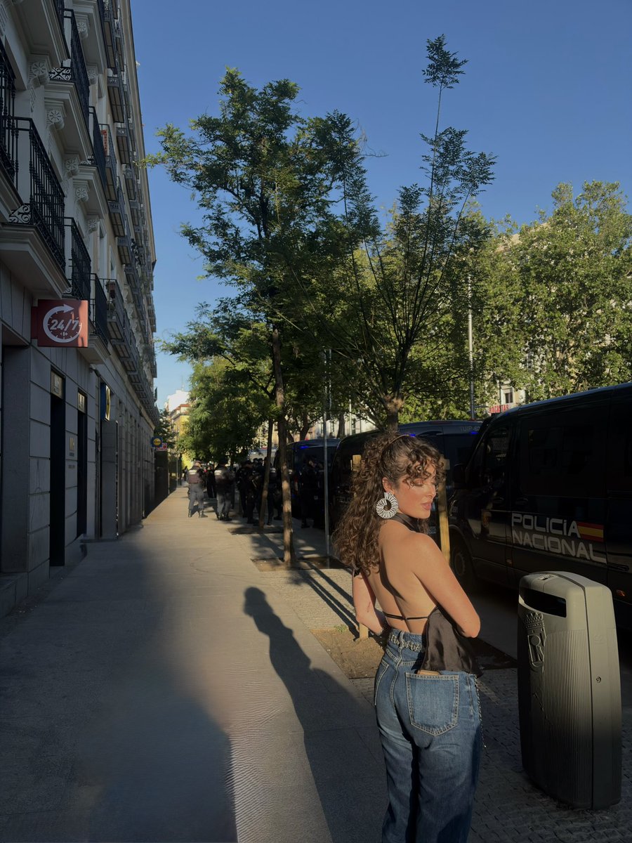 Elena reinés tweet media