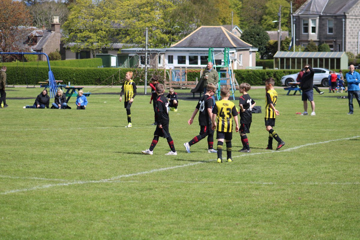 stlaurenceyouth's tweet photo. Great couple of games yesterday against @BrechinCC  2015s in a friendly at Memorial Park, Laurencekirk.

#hawaytheyoungsaints
#grassrootsfootball
#weareallstlaurence 💛🖤 https://t.co/QAGYnErlv3