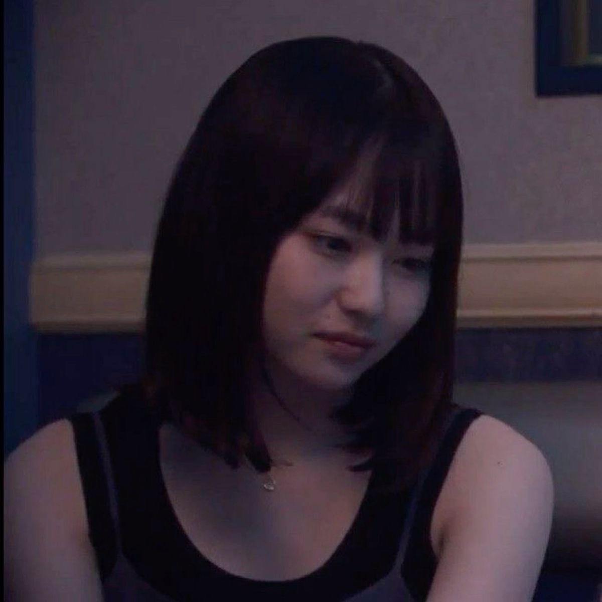 blanche_12232's tweet photo. 不貞腐れた顔が似合う童顔でふわふわしてそうな肌で色白で丸顔で黒髪で
そんなに喋るわけじゃなくて
でも大人びてる女の子が好き💭 https://t.co/Sg6DPjw1Om