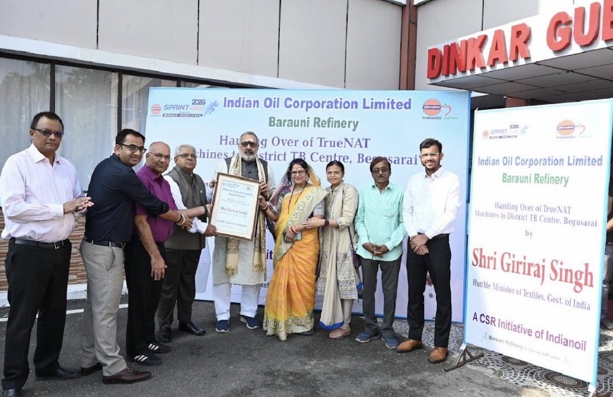 IOCL_BarauniRef's tweet photo. @IndianOilcl’s @IOCL_BarauniRef reaffirmed its commitment towards strengthening public healthcare infrastructure through CSR.Sri Satya Prakash, ED&amp;RH handed over TrueNAT machine for Sadar Hospital, Begusarai to Hon’ble Union Minister of Textiles &amp; Begusarai MP Sri Giriraj Singh. https://t.co/P8r7qzDfCp