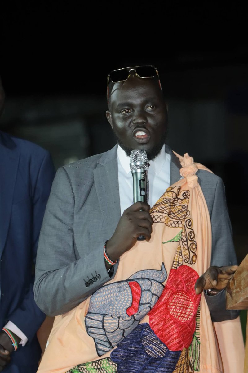 AnterKuol's tweet photo. It was indeed a great honor and pleasure to be part of this magnificent commencement ceremony. I would like to sincerely appreciate the Dongduor Community for inviting me, as guest and to deliver words of encouragement to the new leadership of the Dongduor Youth Association. https://t.co/SMq3VMamw5