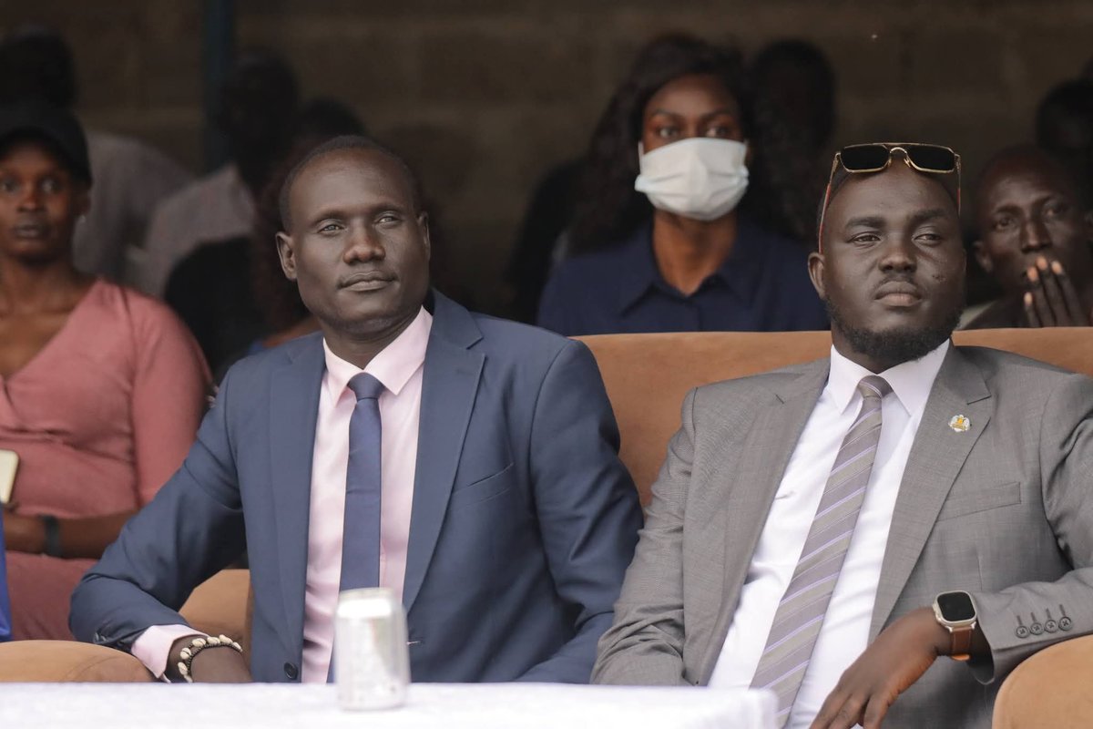 AnterKuol's tweet photo. It was indeed a great honor and pleasure to be part of this magnificent commencement ceremony. I would like to sincerely appreciate the Dongduor Community for inviting me, as guest and to deliver words of encouragement to the new leadership of the Dongduor Youth Association. https://t.co/SMq3VMamw5