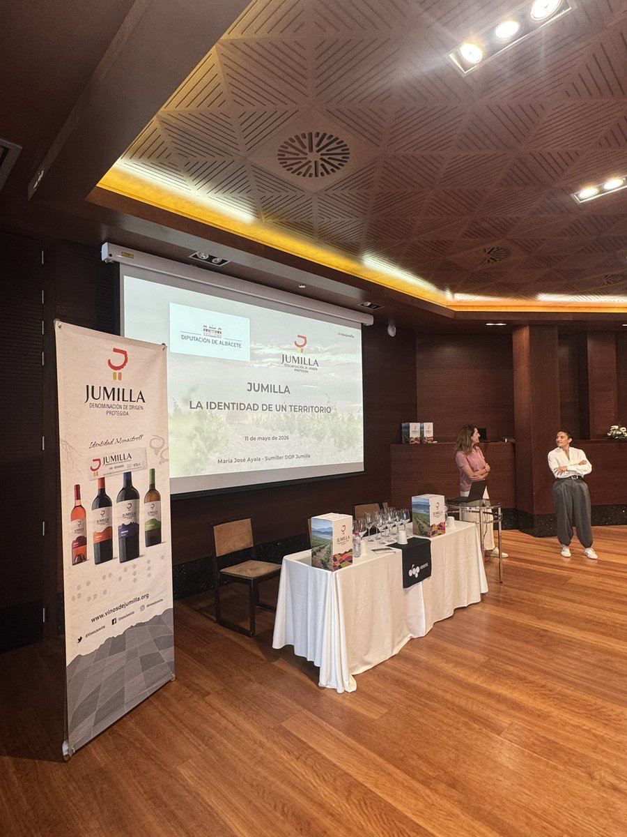 Verema's tweet photo. Iniciamos la II Experiencia Verema Murcia con una fabulosa cata de la DOP Jumilla @vinosjumilla ¡El 25% de la variedad Monastrell a nivel mundial se produce en esta Denominación de Origen! https://t.co/OzFdCB0TIE