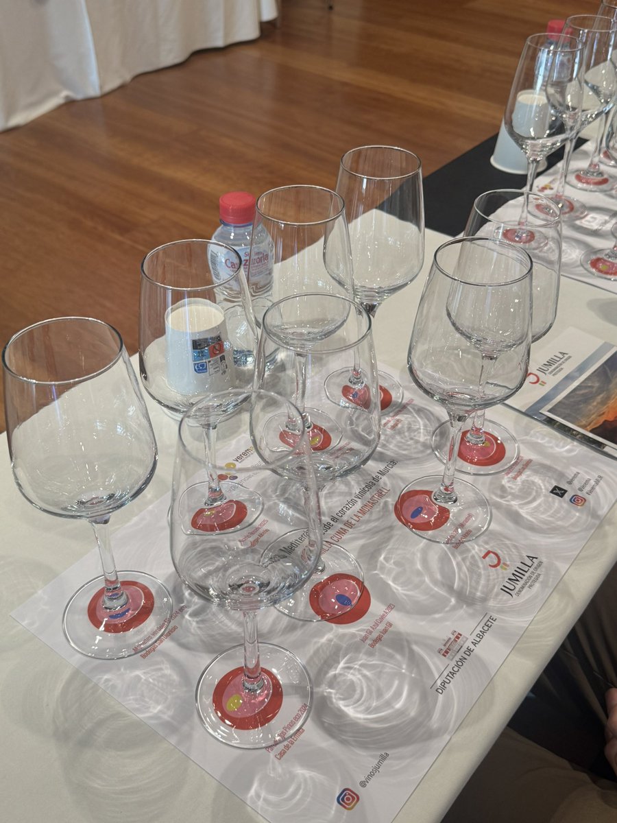 Verema's tweet photo. Iniciamos la II Experiencia Verema Murcia con una fabulosa cata de la DOP Jumilla @vinosjumilla ¡El 25% de la variedad Monastrell a nivel mundial se produce en esta Denominación de Origen! https://t.co/OzFdCB0TIE