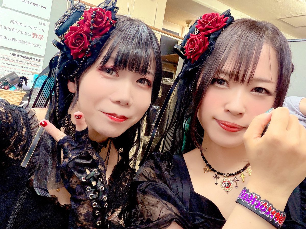 Assia_Vocal's tweet photo. みんなと🥰🥰🥰

もしかしたら来年は衣装が変わる...
かもしれないんだぜ((ﾎﾞｿｯ)) https://t.co/AuoCwoQSm2