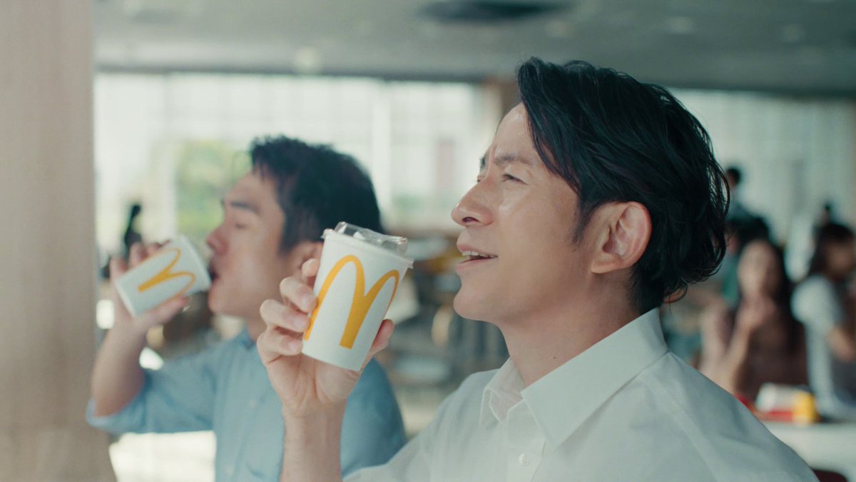 岡田准一、サラリーマン役で
キレキレ横スライドステップ❗️

マクドナルド新CM🥤
プレミアムローストアイスコーヒー

『TOKIO』替え歌で情熱ダンス🕺
「14歳から踊ってますからね、踊りはパッション！」

🎥インタビュー＆メイキング
「足がひっかからないか心配でした(笑)」
oricon.co.jp/news/2453852/f…