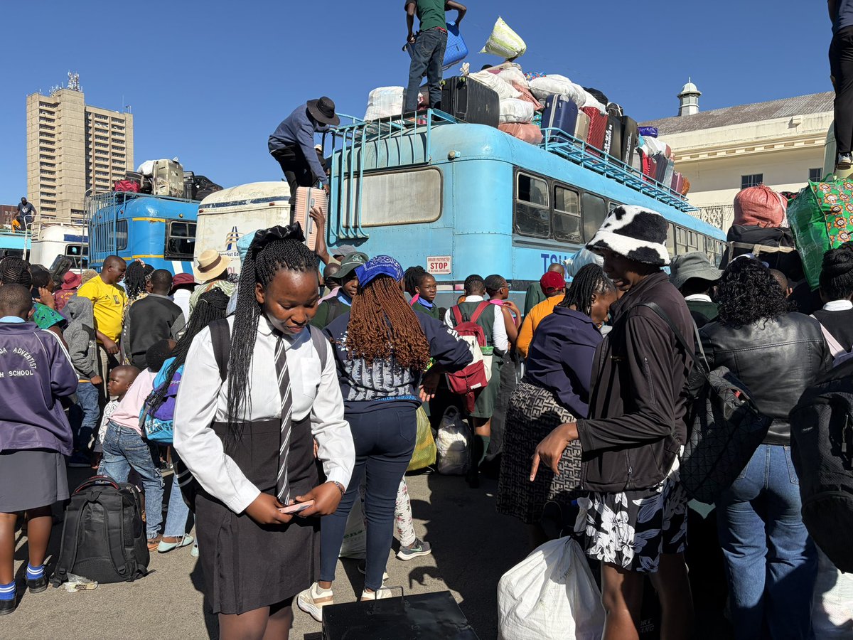 Varakashi4edByo's tweet photo. Bulawayo City Hall was a hive of activity today as pupils, parents &amp; transport operators made last-minute travel and school preparations ahead of the opening of the second school term.
#BackToSchool
#SecondTerm 
#BulawayoCityHall https://t.co/KrnV3EPFWO
