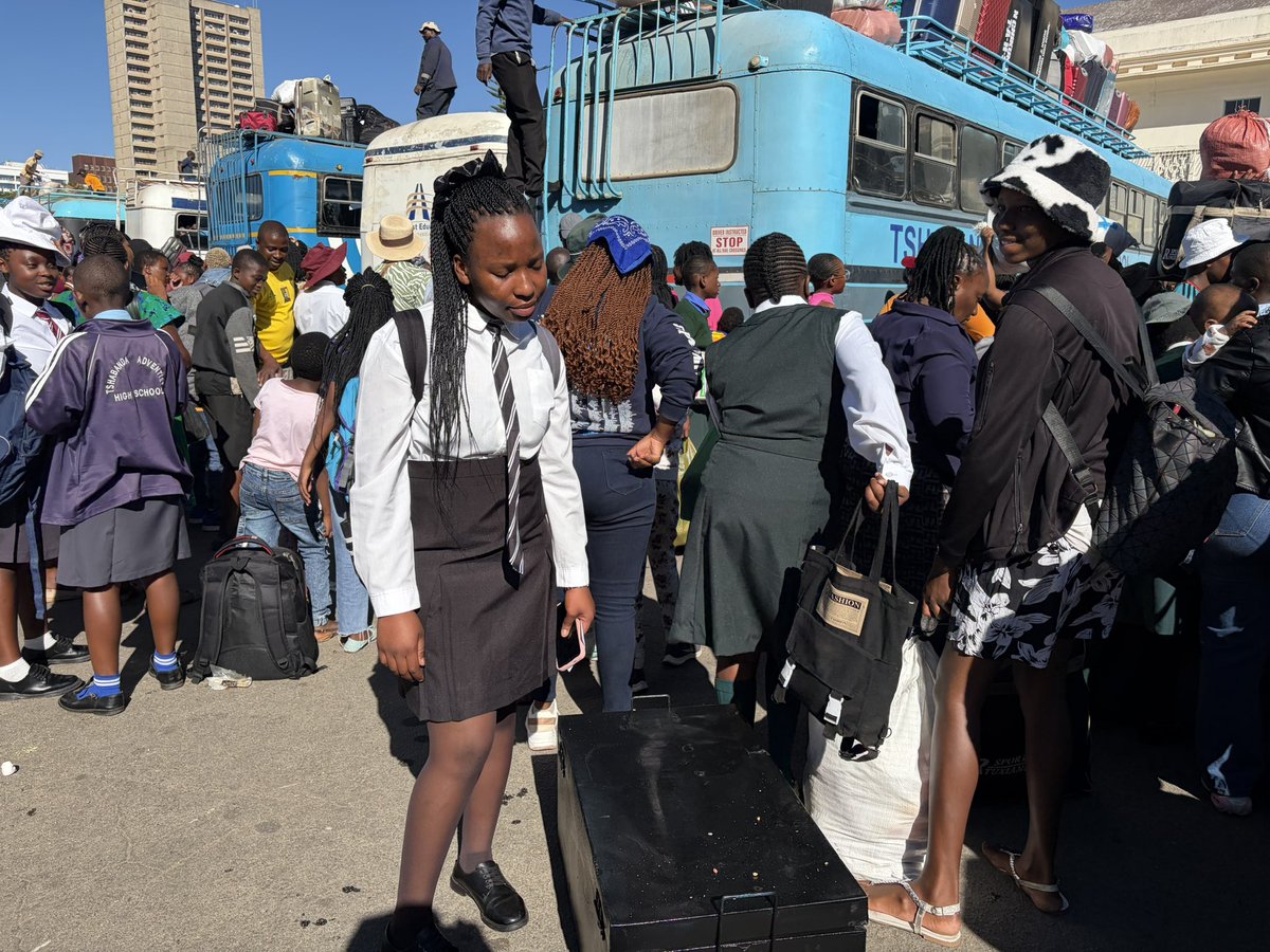 Varakashi4edByo's tweet photo. Bulawayo City Hall was a hive of activity today as pupils, parents &amp; transport operators made last-minute travel and school preparations ahead of the opening of the second school term.
#BackToSchool
#SecondTerm 
#BulawayoCityHall https://t.co/KrnV3EPFWO