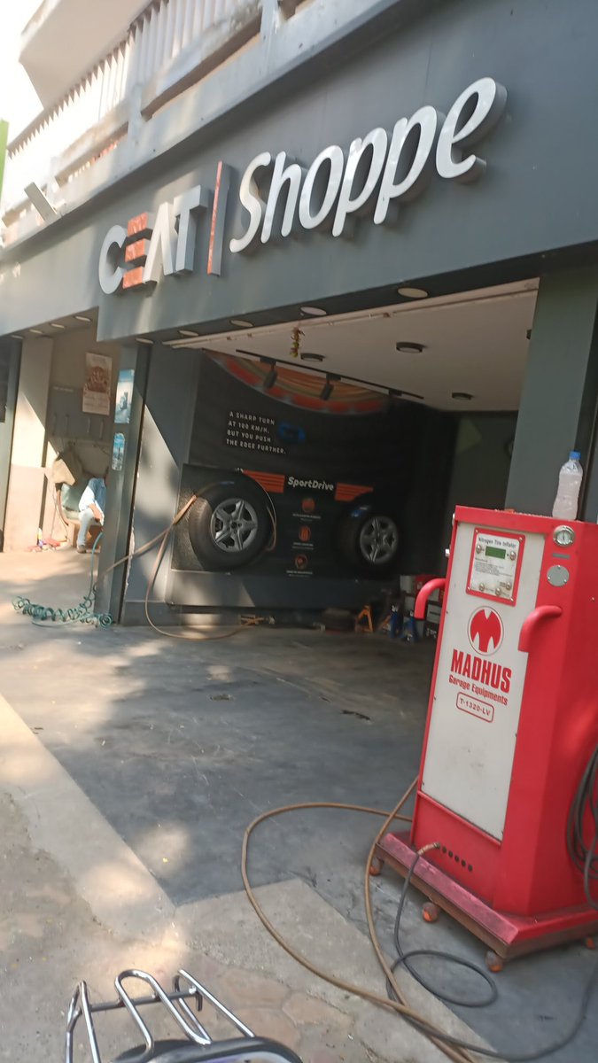 YASH355992's tweet photo. @CEATtyres Your team work very slow please but not available tayare in sotlake please look at my problem https://t.co/mrPZDdYTA9