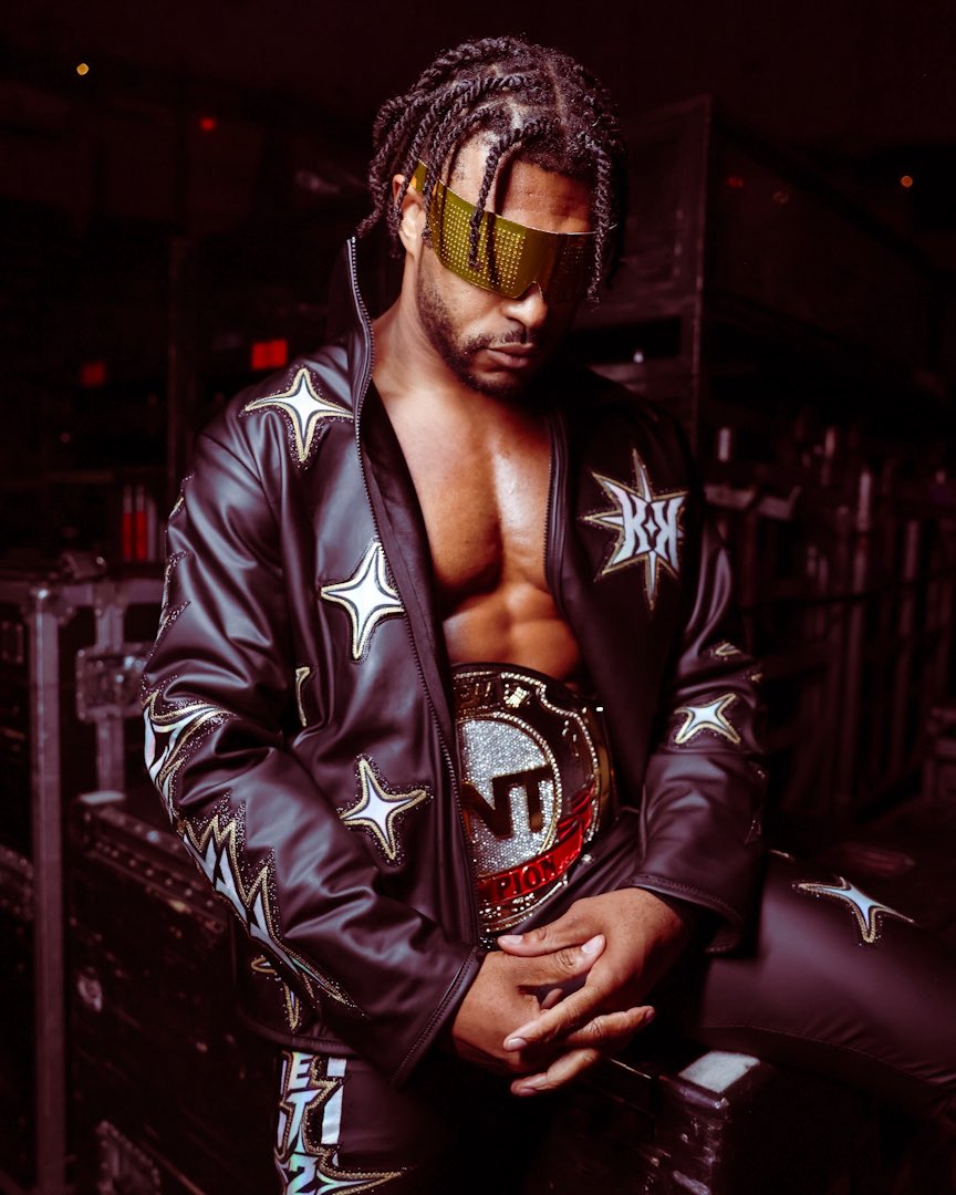 Helix281's tweet photo. Now #TonyShiavone would question … Is #DarbyAllin putting too much on himself? At this rate how long can this last? I don’t think we have to worry about that Yet! Now when we start to see the wear and tear on Darby body Then it will start being Nail Biting Stuff #AEW But I’ll https://t.co/XrXxEaxhJl