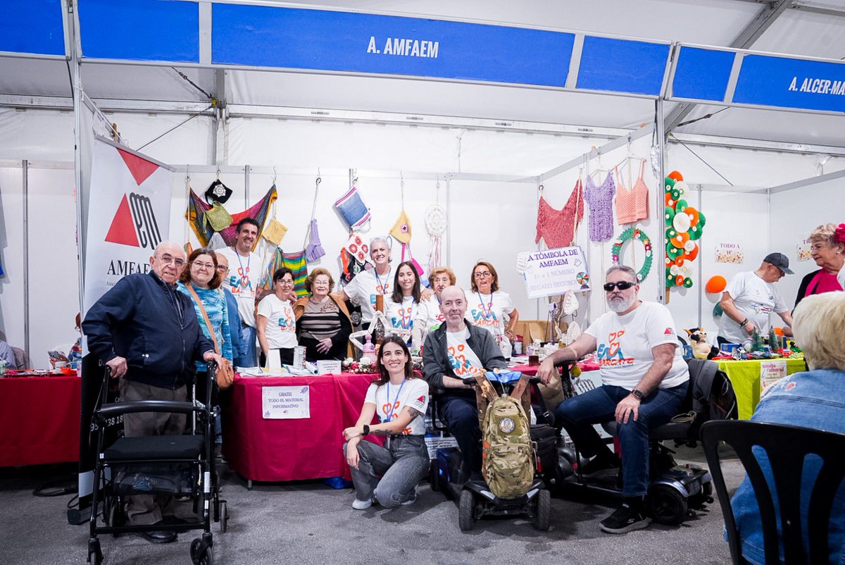 amfaem's tweet photo. 🙌🏼MUESTRA DE ASOCIACIONES 27 SEMANA CULTURAL CRUZ DEL HUMILLADERO🙌🏼
 
Este fin de semana hemos estado en Calle Conde del Guadalhorce con nuestro stand informativo, de manualidades y tómbola del distrito 6.

¡Muchas gracias a todas las personas que han colaborado!💖 https://t.co/b8rEDzEdfz