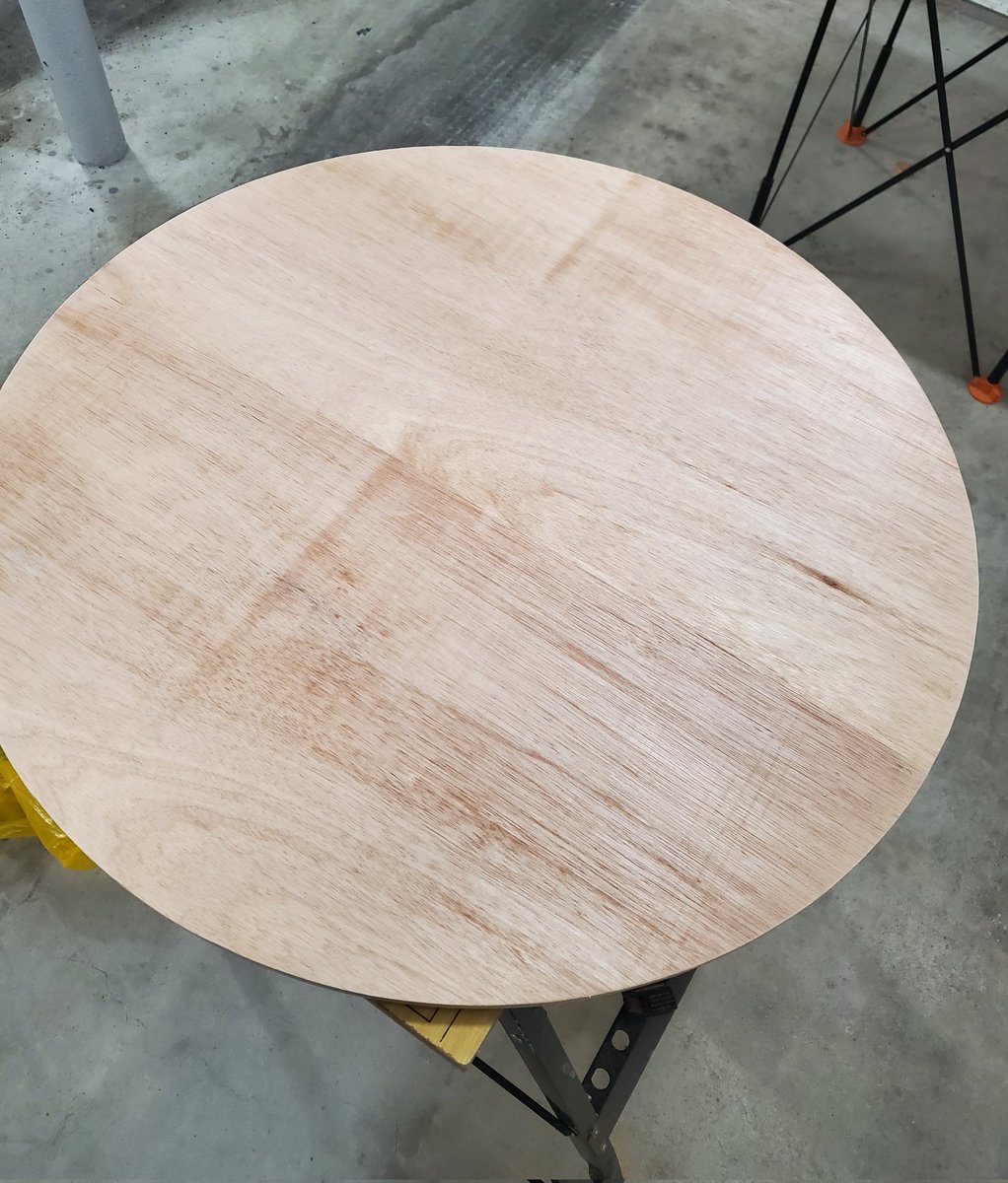 hideki_hachi's tweet photo. 電動トリマのサークルカット治具を作りました。

#大道具 
#工具
#電動トリマ 
#治具 
#jig https://t.co/UuP4AQ2jFQ