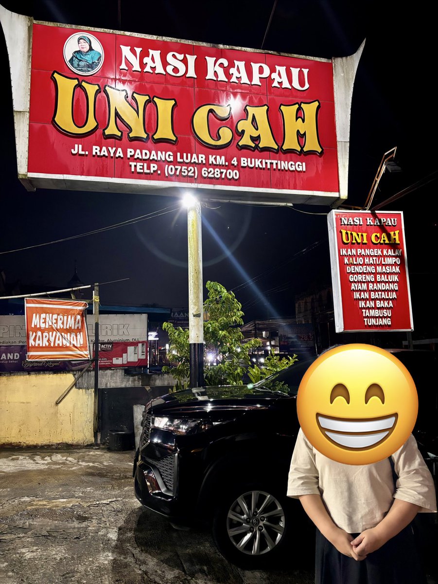 rerefd's tweet photo. Nasi Kapau Uni Cah, Bukittinggi.
Ada rendang ayam.
Bukan rendang daging tapi kalio.
Tambusu lembut gak bau, enak banget.
Belut goreng yg gurih, tulangnya gak keras.
Sayur singkong aja empuk dan manis disini.
Ternyata resto2 Padang di Jkt itu gak sebanding dgn aslinya ya 😂 https://t.co/LofshbXI39