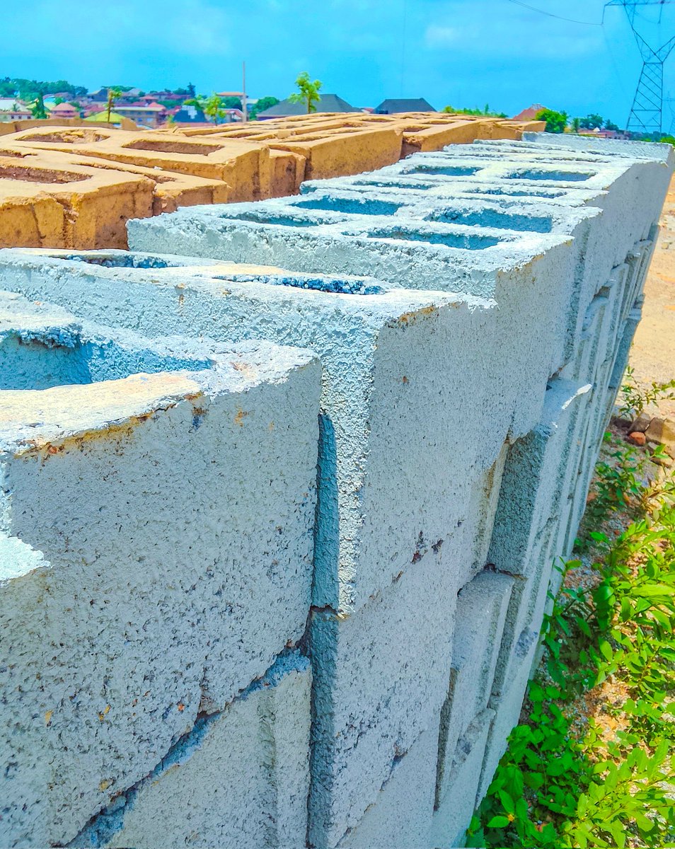 Ladigbolu_art's tweet photo. DAY 64 OF 100 (HOOD) 📸
#100DaysChallengePostingAboutArtAndPhotography #Art #Photography #Blocks #Trenches #fyp https://t.co/ek5mUZyv5z