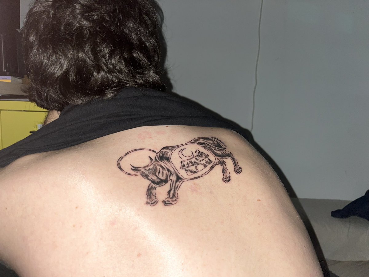 platafina__'s tweet photo. My lover’s back,
    fresh ink from yesterday.

‘una casita dentro de la tripa de un toro santo’

@h0rrorvacui_ luv u https://t.co/6uu4OqJhFB