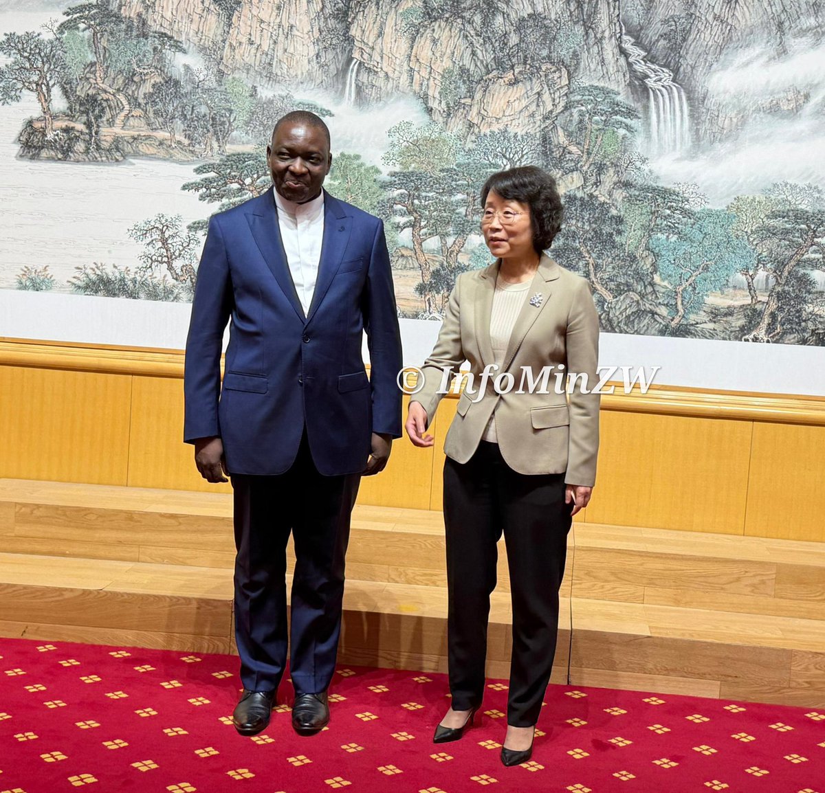 HonZhemuSoda's tweet photo. I had a fruitful discussion today with the Minister of National Radio and Television Administration for the People’s Republic of China, H.E Cao Shumin. Our meeting centered on areas of possible collaboration in Broadcasting and Content sharing as well as skills exchange.
#AIBO https://t.co/BeVh3rYmrC