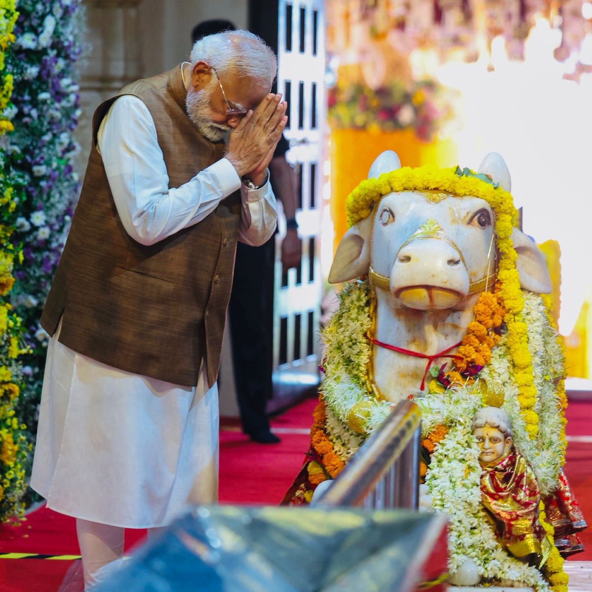 Narendra Modi tweet media